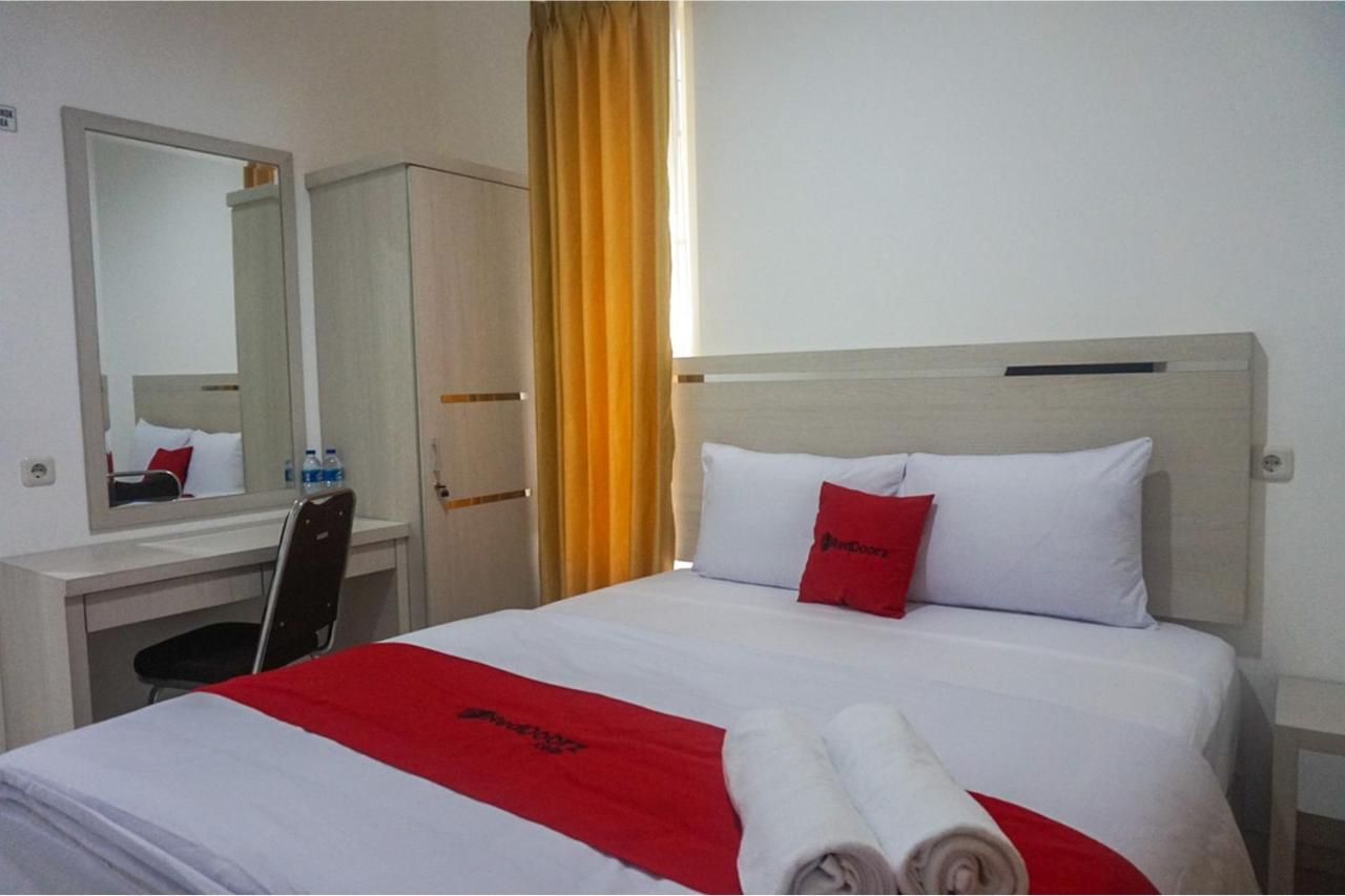 Reddoorz Near Araya Family Club House Hotel Malang Bagian luar foto
