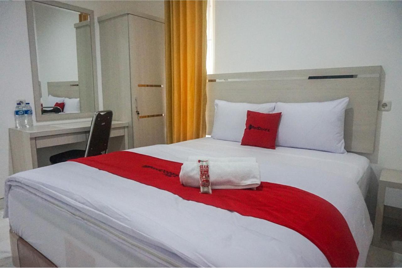 Reddoorz Near Araya Family Club House Hotel Malang Bagian luar foto